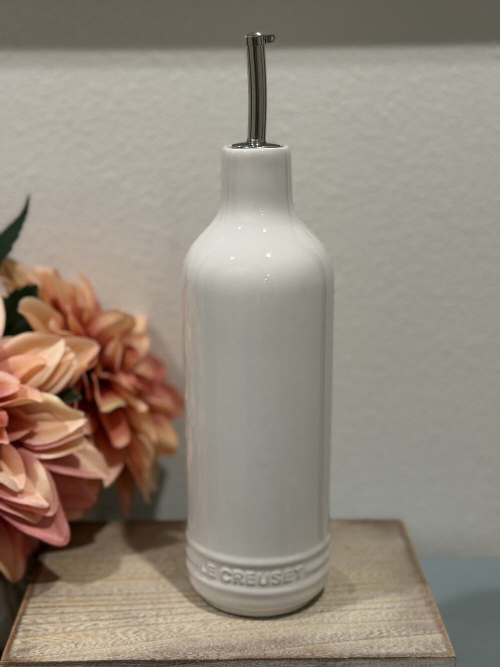 Stoneware Oil Cruet 20 oz 600ml White Le Creuset Signature